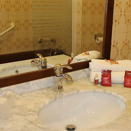 Raymond Vii Ξενοδοχείο 3*