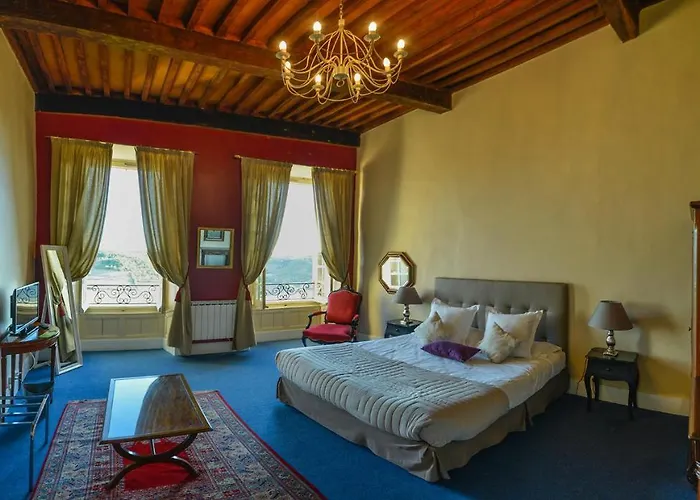 Raymond Vii Hotel 3*