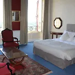 فندق Raymond Vii 3*