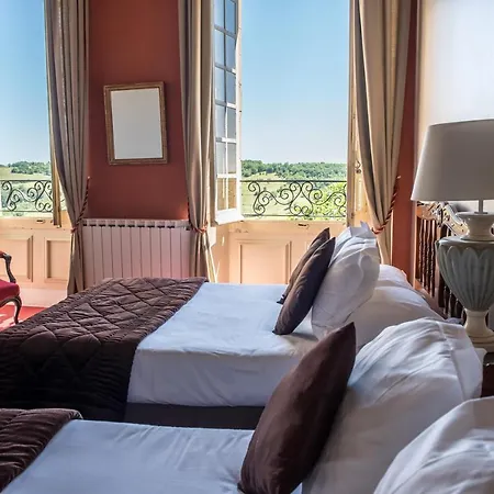 Raymond Vii Hotel