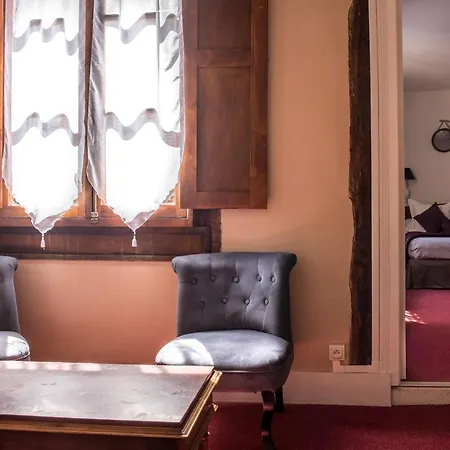 Raymond Vii Hotel 3*