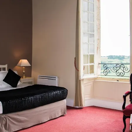 Raymond Vii Hotel
