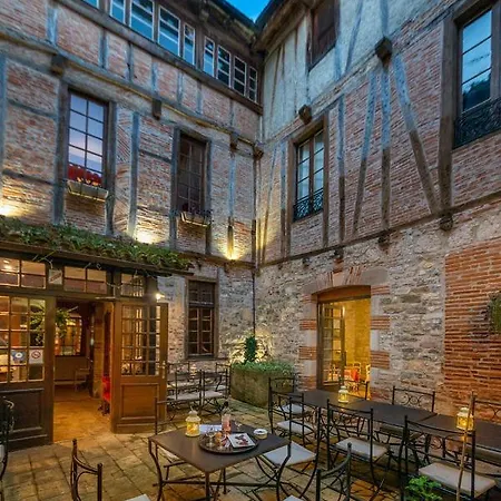 Raymond Vii Hotel 3*