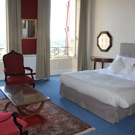 Raymond Vii Hotel