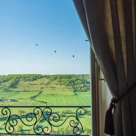 Raymond Vii Hotel 3*